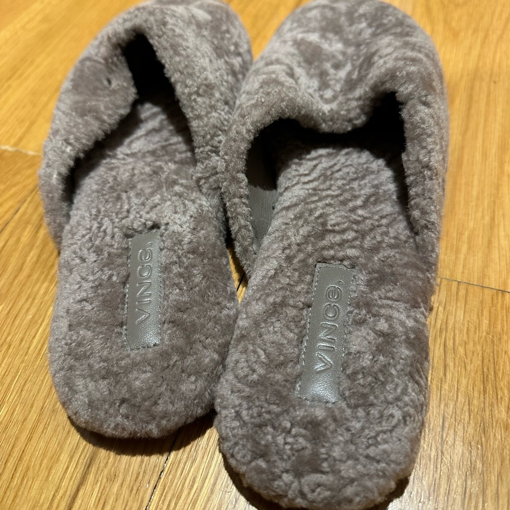 Vince shearling slippers in gray